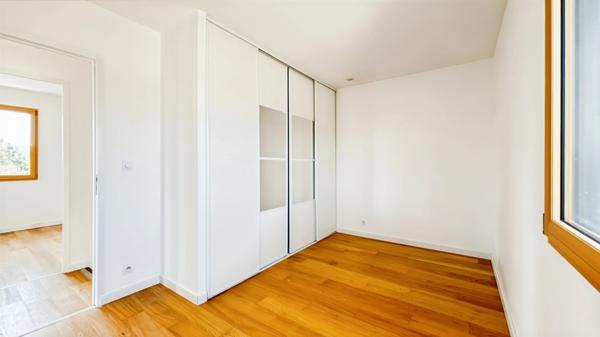 Maison à vendre 6 pièces, 149 m² sur 595 m², année 2014, (classe A)
