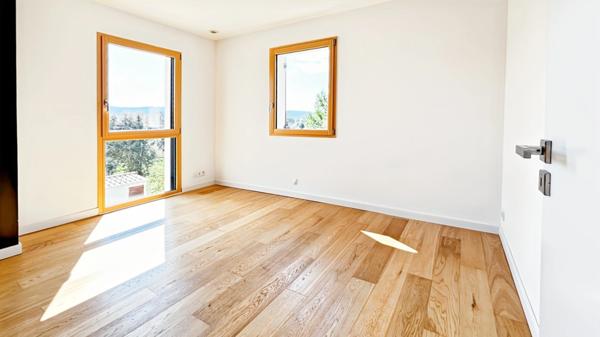 Maison à vendre 6 pièces, 149 m² sur 595 m², année 2014, (classe A)