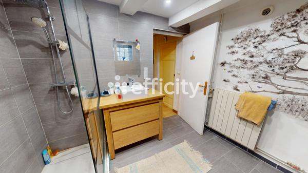 Maison
         5 pièces
        - 123 m²
