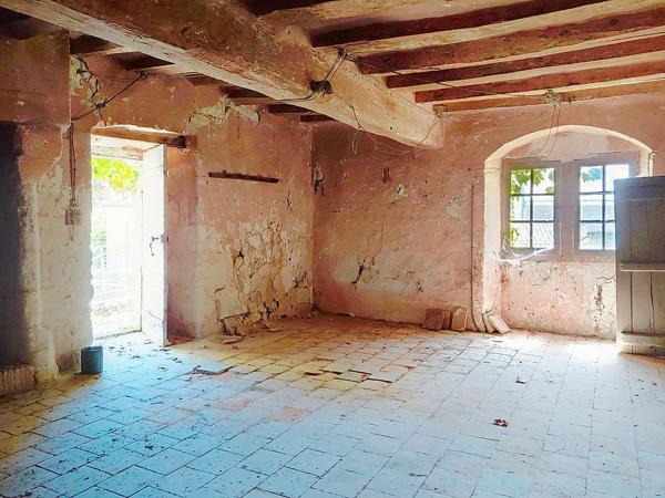 Maison
         6 pièces
        - 180 m² 69 500 € *