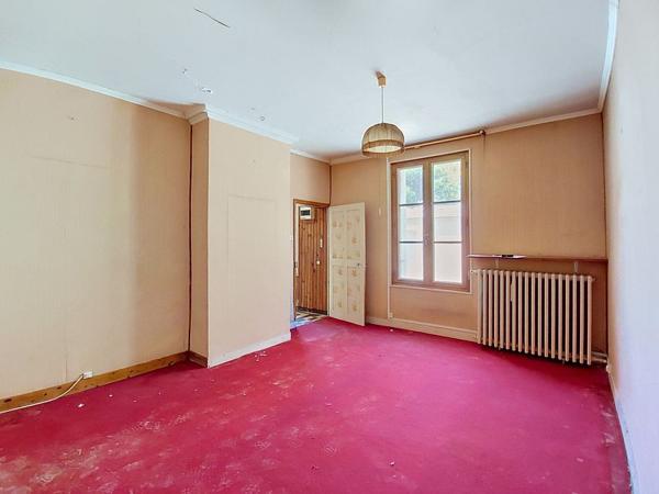Maison
         6 pièces
        - 180 m² 69 500 € *