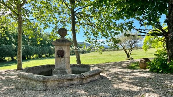 A vendre - Mas du XVIIIe de caractère avec parc, piscine, tennis et panorama remarquable dans le Sud Luberon