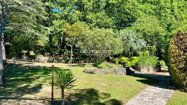 A vendre - Mas du XVIIIe de caractère avec parc, piscine, tennis et panorama remarquable dans le Sud Luberon