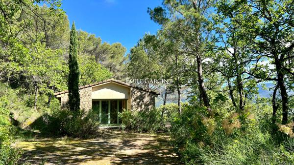 A vendre - Mas du XVIIIe de caractère avec parc, piscine, tennis et panorama remarquable dans le Sud Luberon