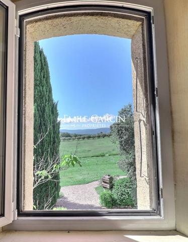 A vendre - Mas du XVIIIe de caractère avec parc, piscine, tennis et panorama remarquable dans le Sud Luberon