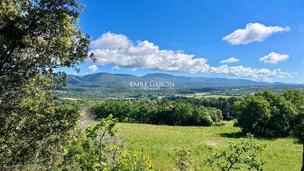 A vendre - Mas du XVIIIe de caractère avec parc, piscine, tennis et panorama remarquable dans le Sud Luberon