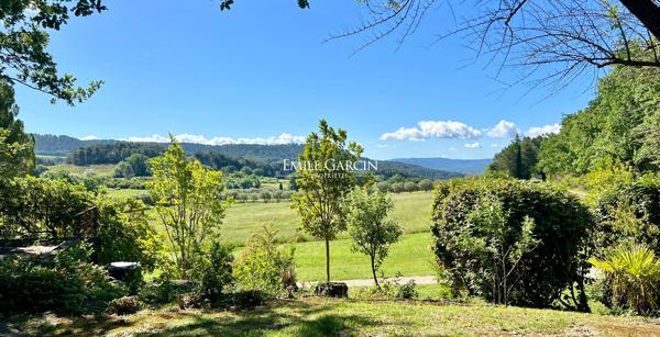 A vendre - Mas du XVIIIe de caractère avec parc, piscine, tennis et panorama remarquable dans le Sud Luberon