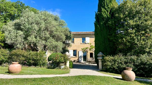 A vendre - Mas du XVIIIe de caractère avec parc, piscine, tennis et panorama remarquable dans le Sud Luberon
