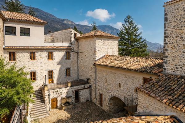 A vendre - Château d'exception - Entre Drôme et Haute Provence