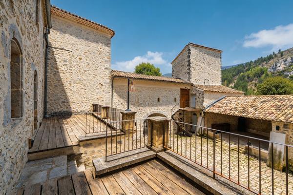 A vendre - Château d'exception - Entre Drôme et Haute Provence