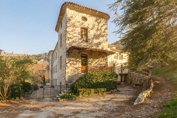 A vendre - Château d'exception - Entre Drôme et Haute Provence