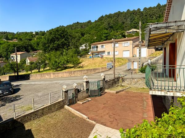 Labégude (07200) Jolie Maison des Années 60 avec Terrasse, Jardin et Vue Panoramique