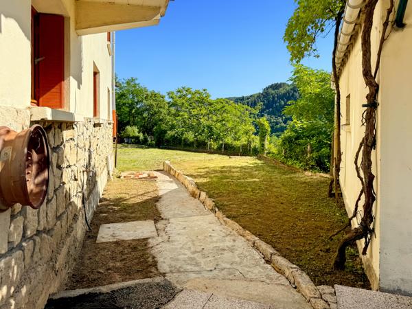 Labégude (07200) Jolie Maison des Années 60 avec Terrasse, Jardin et Vue Panoramique