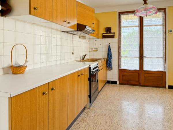 Labégude (07200) Jolie Maison des Années 60 avec Terrasse, Jardin et Vue Panoramique