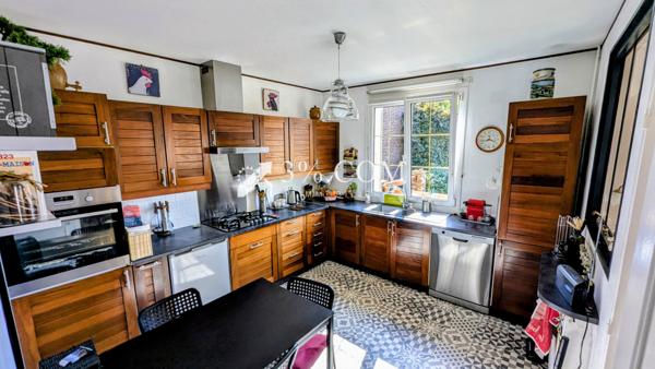 MAISON 4 Chambres sur terrain 800 M2 Carrières-sous-Poissy (78955)