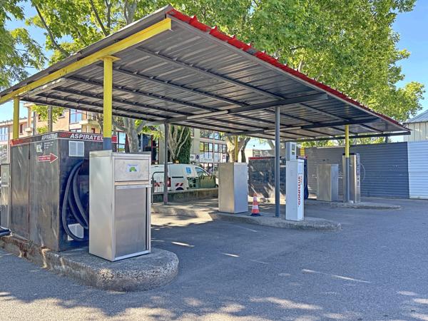 Local Commercial
         5 pièces
        - 240 m² 1 664 000 € *