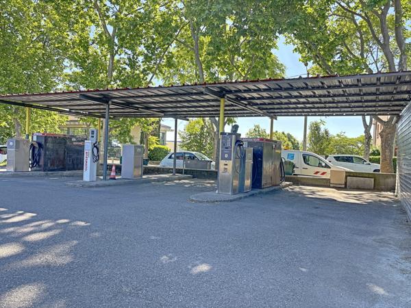 Local Commercial
         5 pièces
        - 240 m² 1 664 000 € *