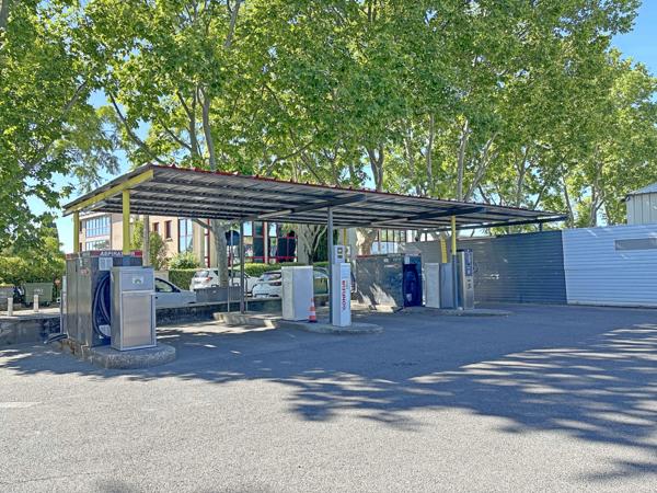 Local Commercial
         5 pièces
        - 240 m² 1 664 000 € *