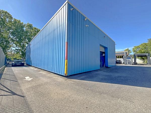 Local Commercial
         5 pièces
        - 240 m² 1 664 000 € *