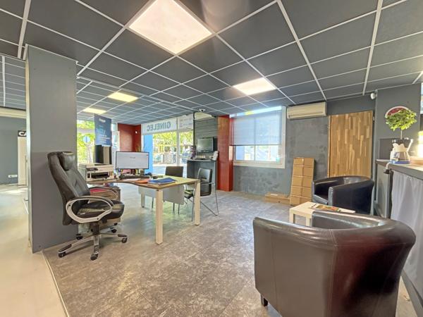 Local Commercial
         5 pièces
        - 240 m² 1 664 000 € *