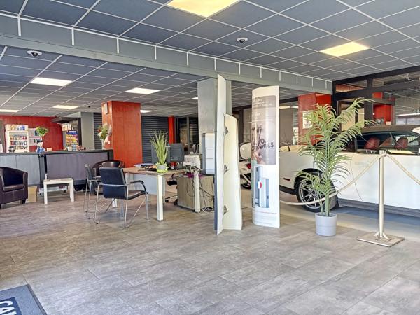 Local Commercial
         5 pièces
        - 240 m² 1 664 000 € *