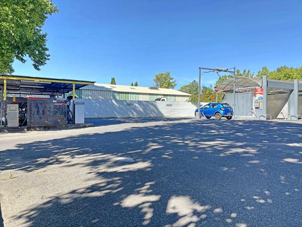 Local Commercial
         5 pièces
        - 240 m² 1 664 000 € *