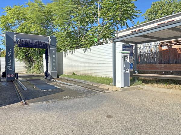 Local Commercial
         5 pièces
        - 240 m² 1 664 000 € *
