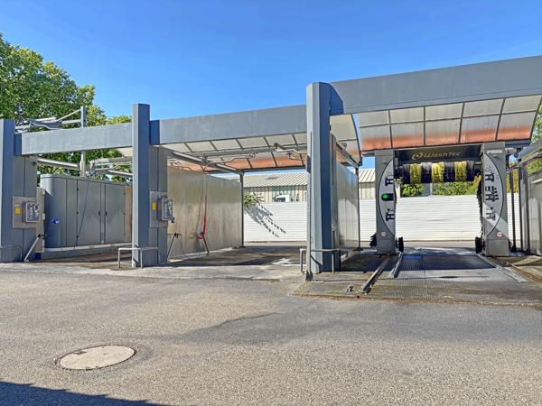 Local Commercial
         5 pièces
        - 240 m² 1 664 000 € *