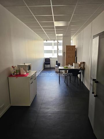 bureau rénové de 115 m2 à vendre à Cergy au prix de 156000 euros