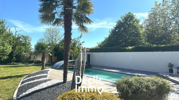 Vente maison La roche sur yon, 217m² 8 pièces 684 000€ avec piscine