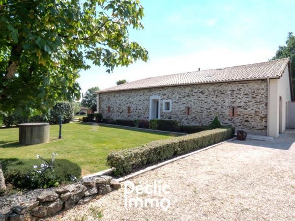 Vente maison La roche sur yon, 217m² 8 pièces 684 000€ avec piscine