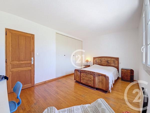 Maison à vendre  9 pièces - 225,80 m2 ST MARTIN DE CRAU - 13