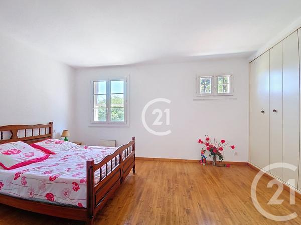 Maison à vendre  9 pièces - 225,80 m2 ST MARTIN DE CRAU - 13