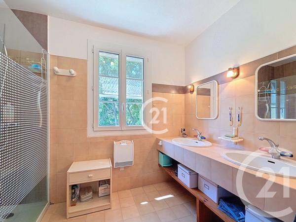 Maison à vendre  9 pièces - 225,80 m2 ST MARTIN DE CRAU - 13