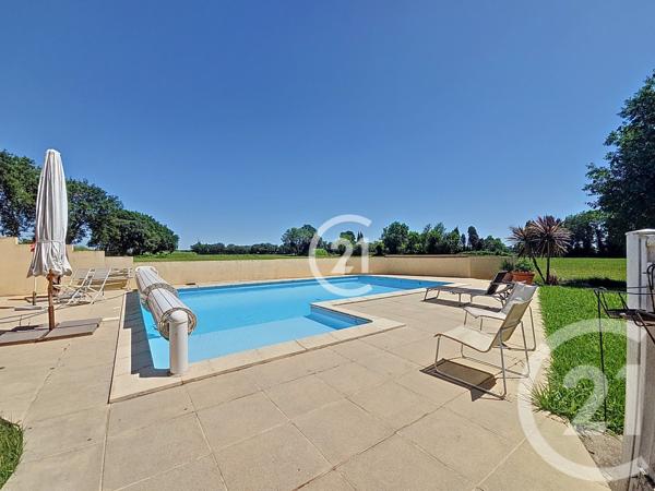 Maison à vendre  9 pièces - 225,80 m2 ST MARTIN DE CRAU - 13