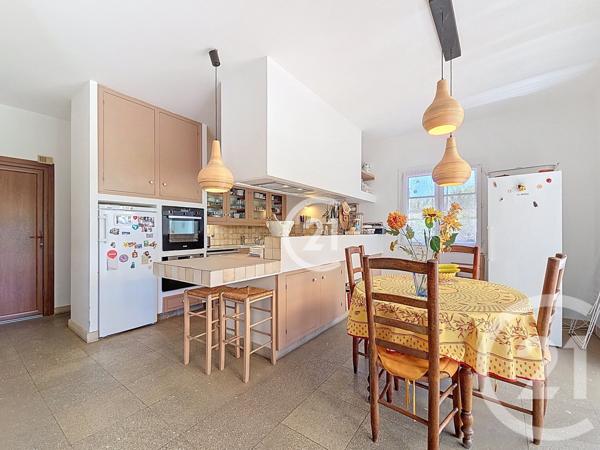 Maison à vendre  9 pièces - 225,80 m2 ST MARTIN DE CRAU - 13