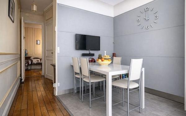 Appartement à vendre    5 pièces • 146,75 m2 Paris 11