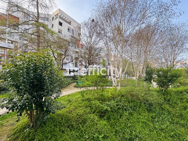 Appartement
         2 pièces
        - 32 m² 312 000 € *