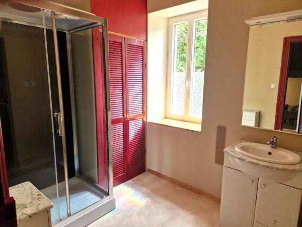 MAISON DE CHARME AVEC ACTIVITE DE GÎTES (07) GLUIRAS