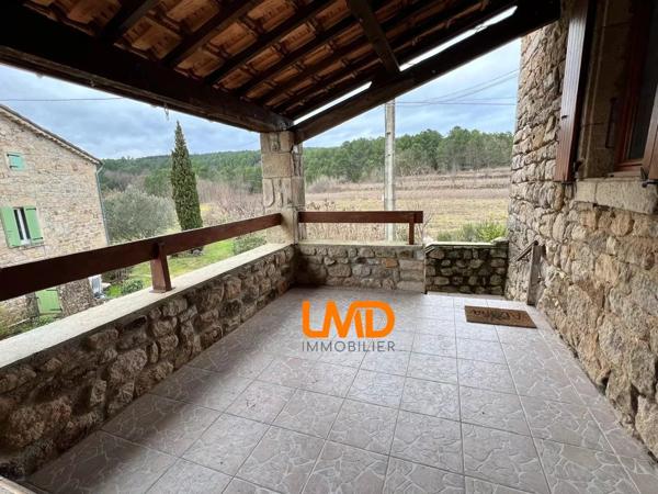 Propriété en pierre 430m2 avec 9ha de terres attenantes et lac