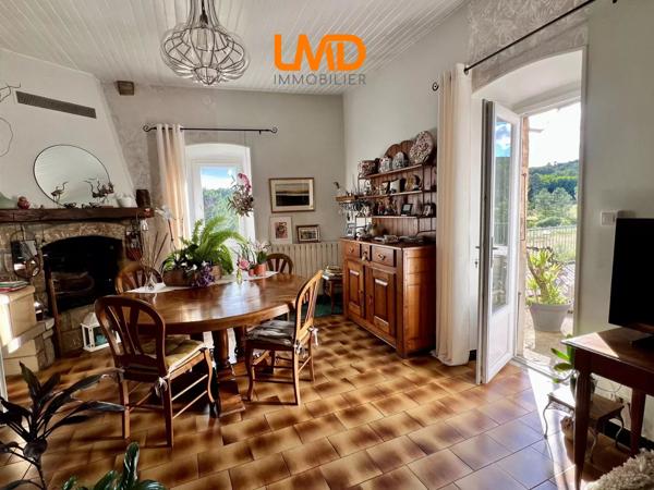 Propriété en pierre 430m2 avec 9ha de terres attenantes et lac