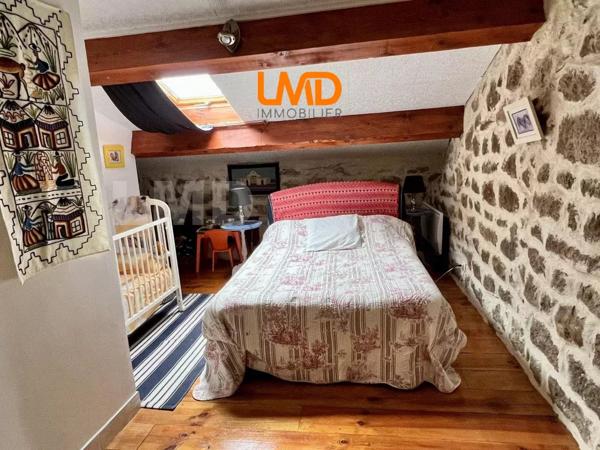 Propriété en pierre 430m2 avec 9ha de terres attenantes et lac