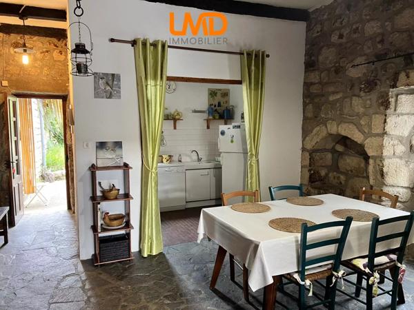 Propriété en pierre 430m2 avec 9ha de terres attenantes et lac