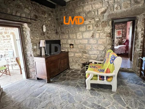 Propriété en pierre 430m2 avec 9ha de terres attenantes et lac