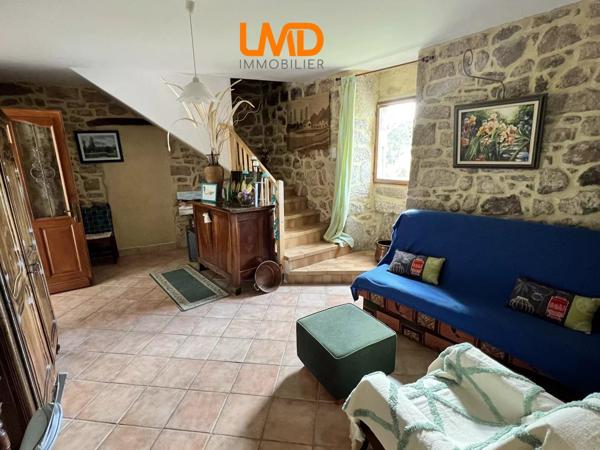 Propriété en pierre 430m2 avec 9ha de terres attenantes et lac