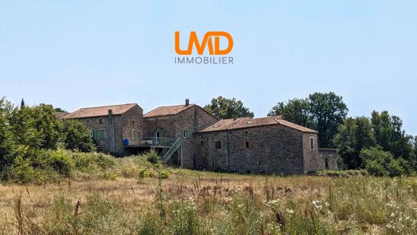 Propriété en pierre 430m2 avec 9ha de terres attenantes et lac