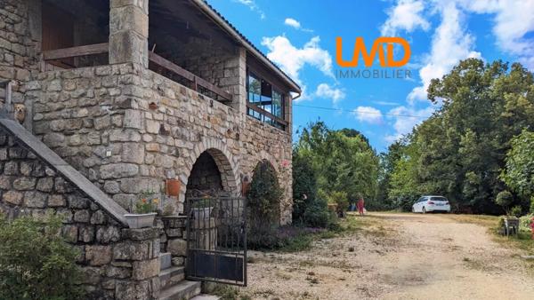 Propriété en pierre 430m2 avec 9ha de terres attenantes et lac