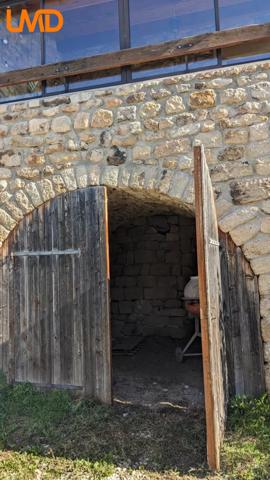 Propriété en pierre 430m2 avec 9ha de terres attenantes et lac