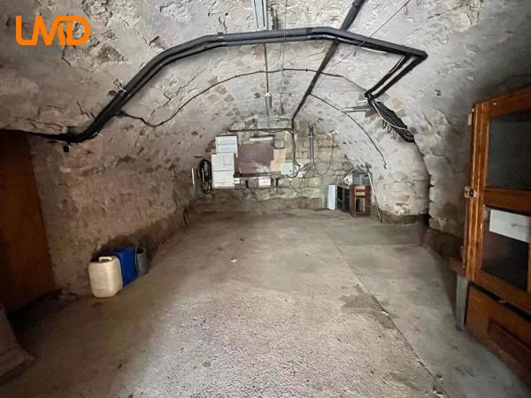 Propriété en pierre 430m2 avec 9ha de terres attenantes et lac