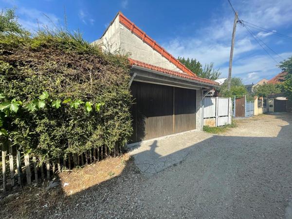 Clamart -Quartier Gare. Ensemble immobilier familial avec jardin et stationnements 150 m² à réinventer